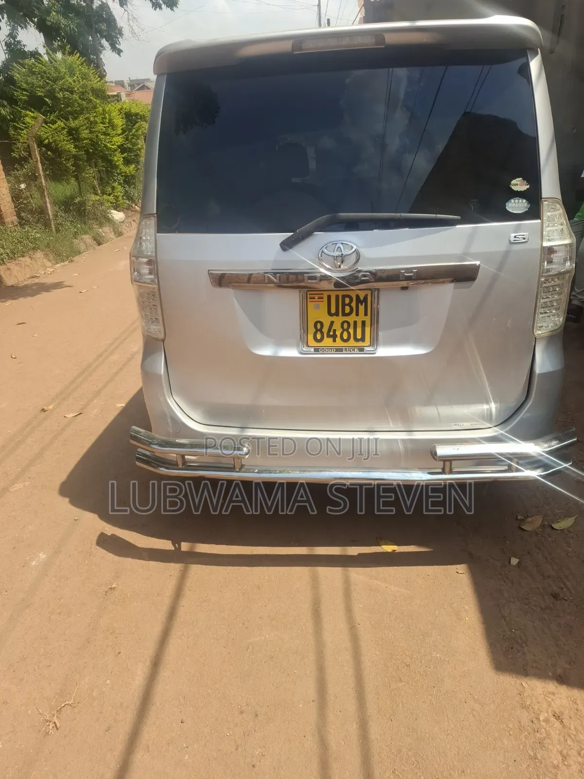 Toyota Noah 2010 Silver