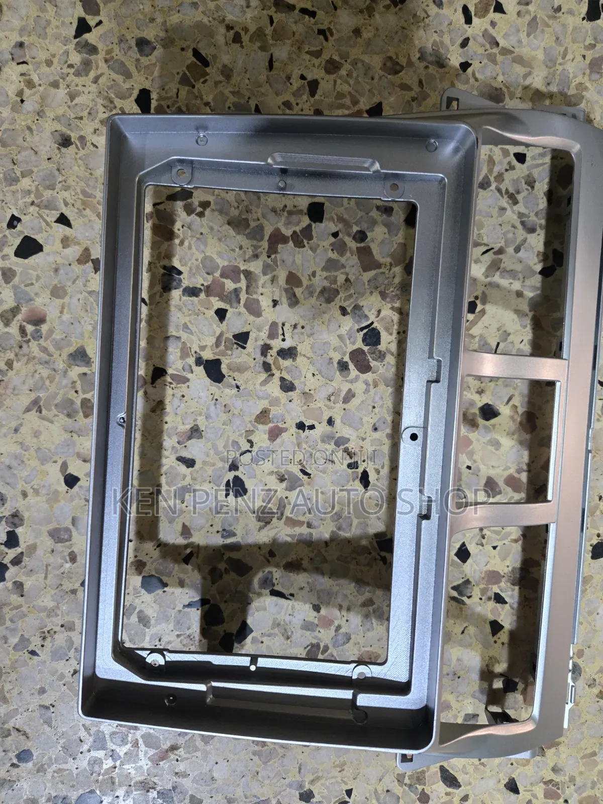 Toyota Avesis Android Radio Console Box
