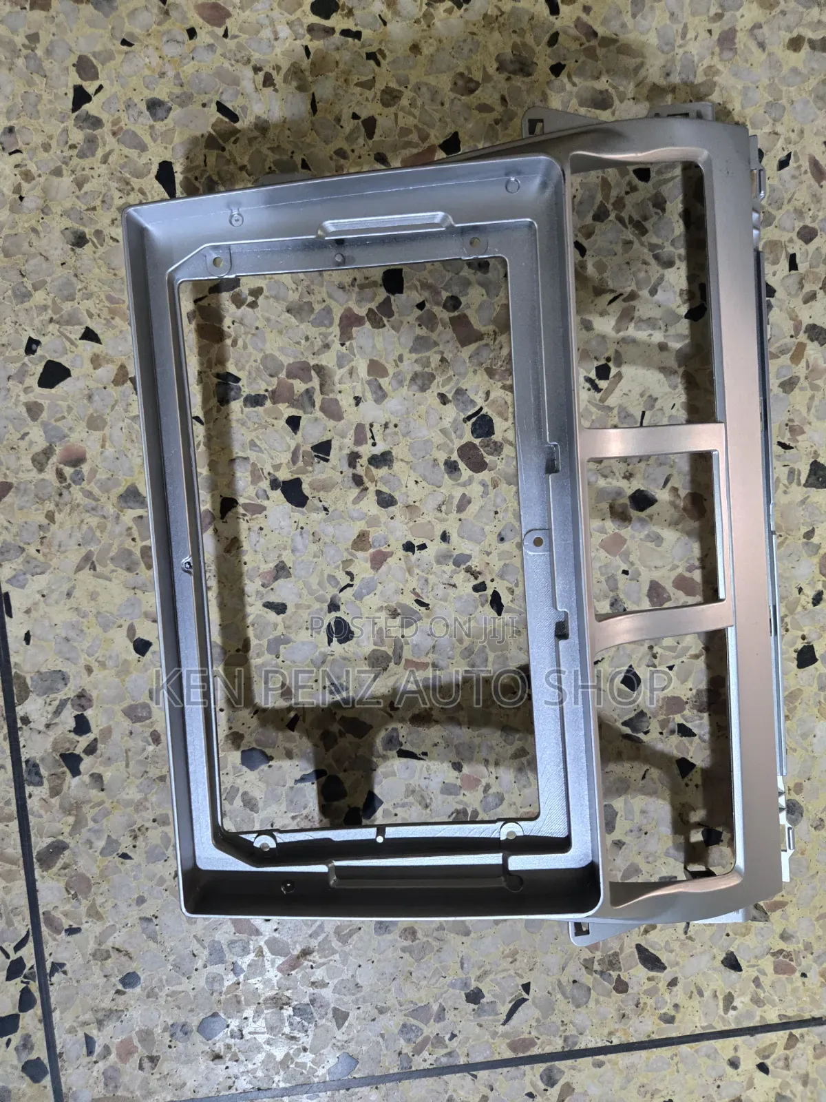 Toyota Avesis Android Radio Console Box