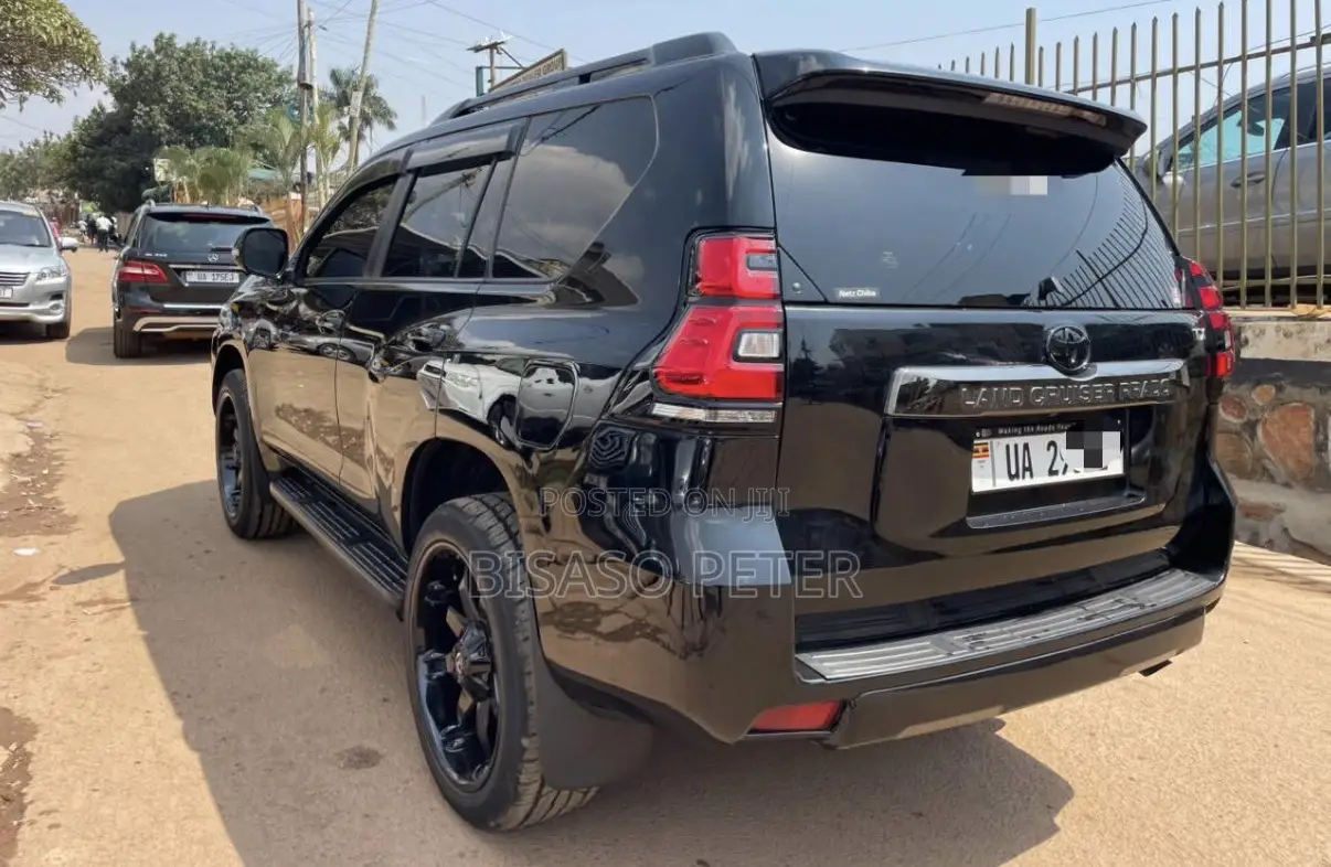 Toyota Land Cruiser Prado 2.8 D-4D 2016 Black