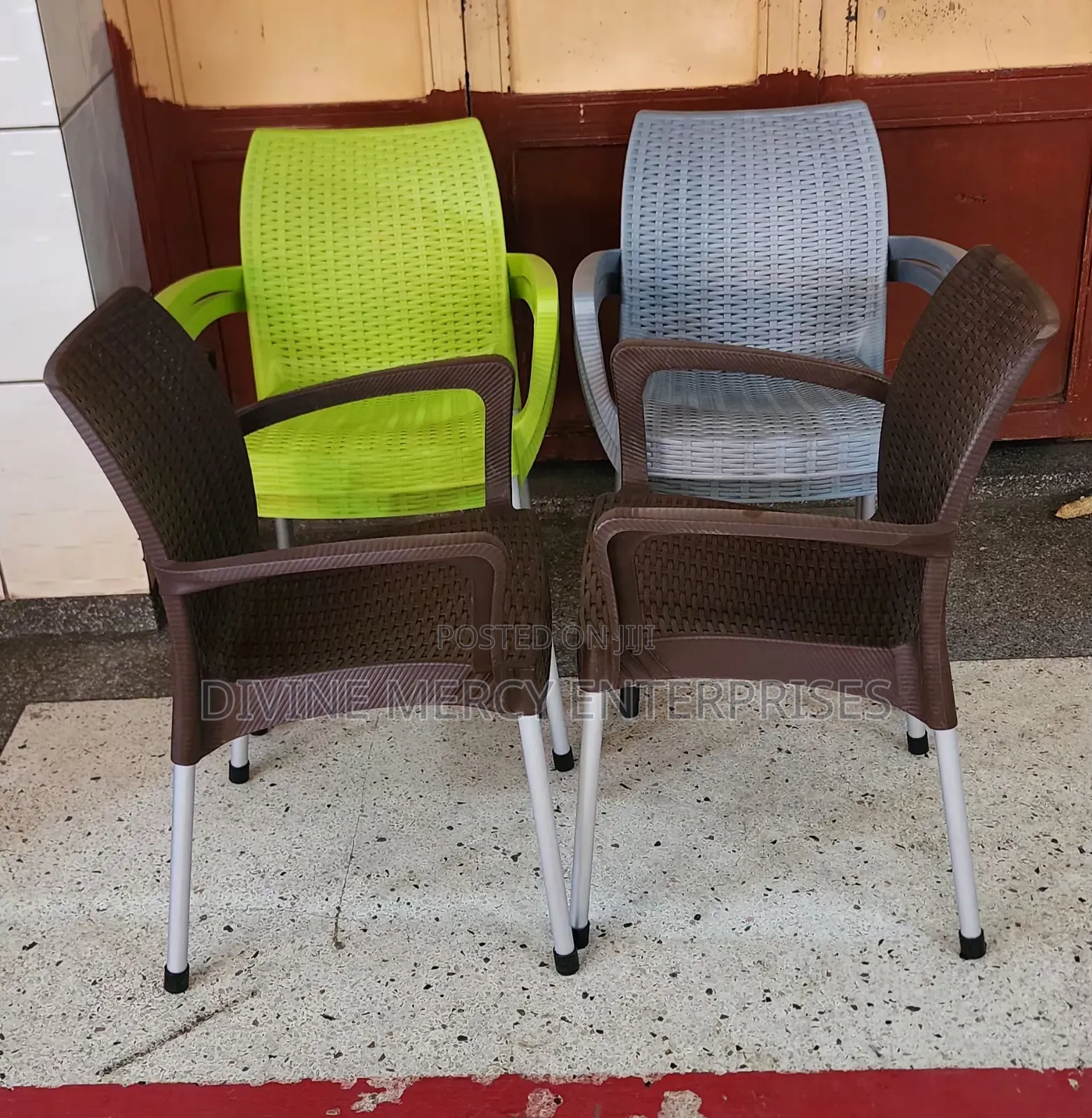 Mixed Columns Steel Leg Armed Chairs