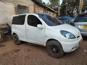 Toyota Fun Cargo 2001 White