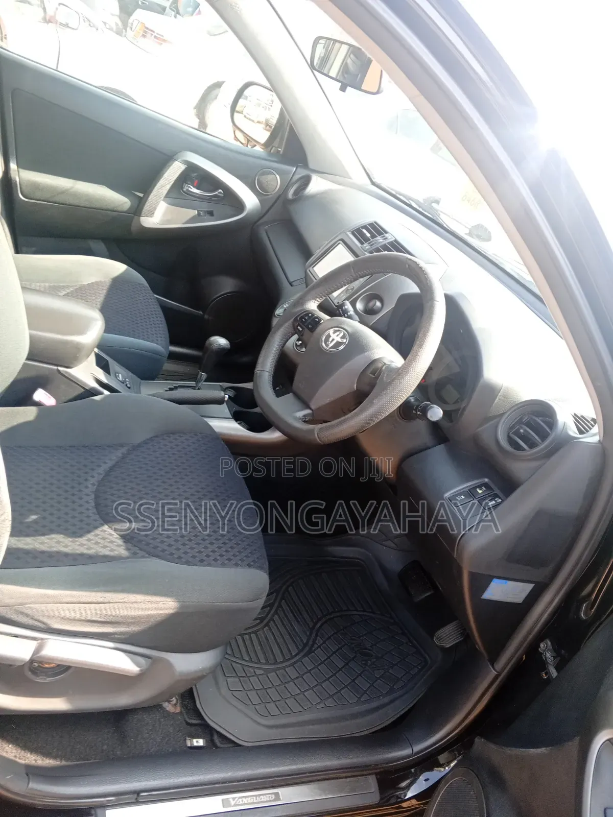 Toyota Vanguard 2011 Black