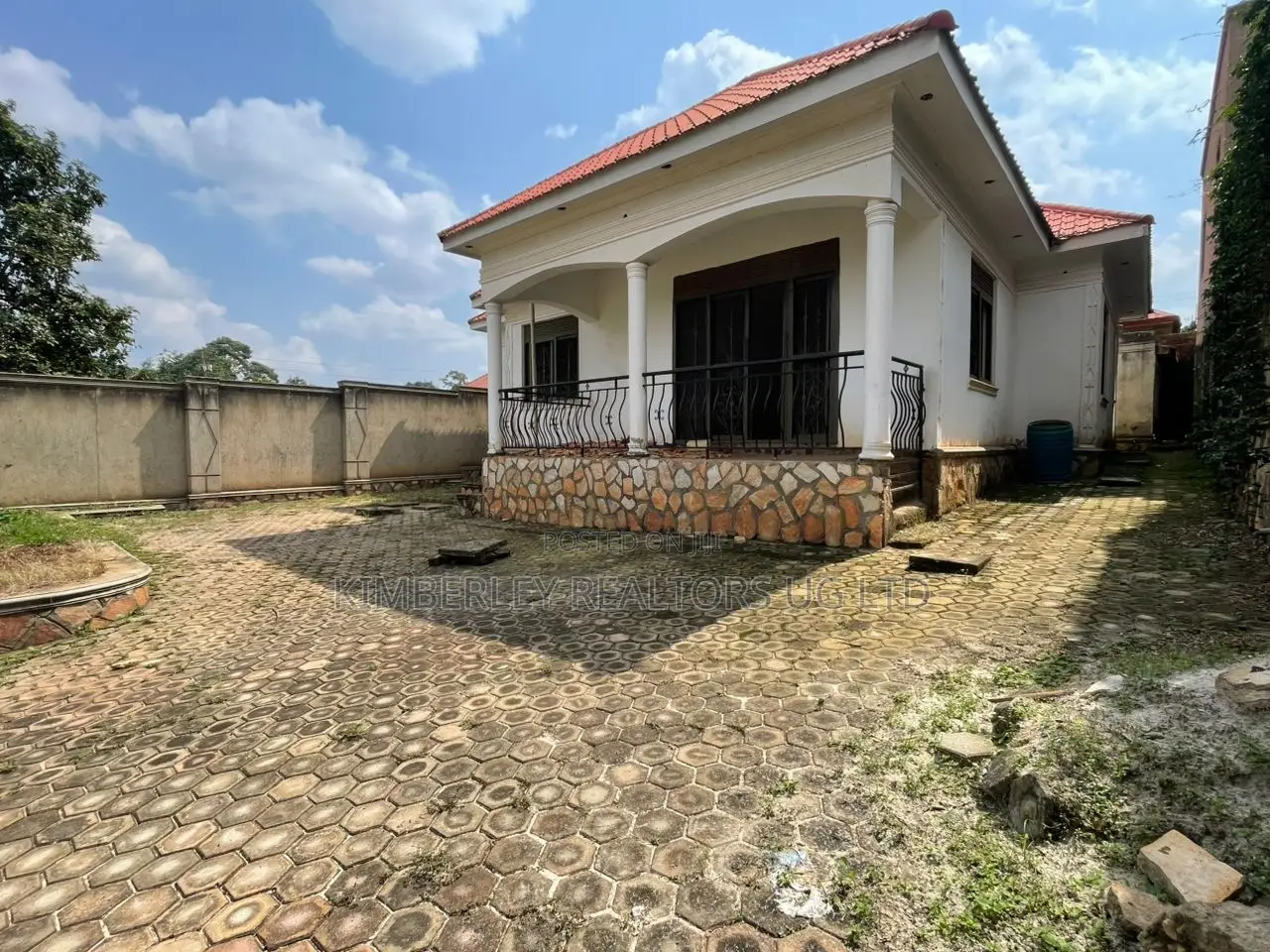3bdrm House in Division A for sale