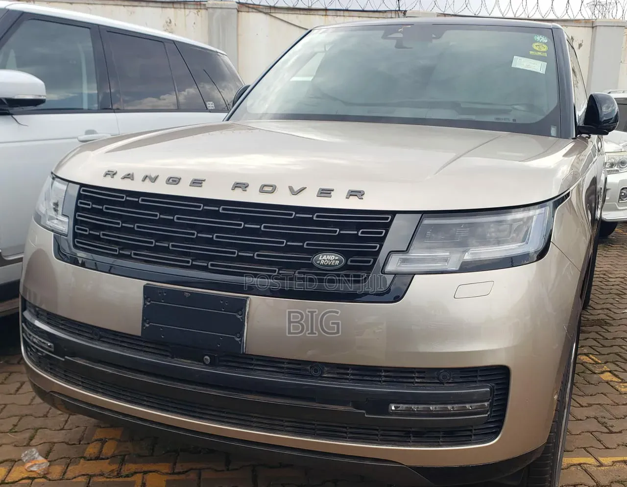 Land Rover Range Rover 2023 Gold