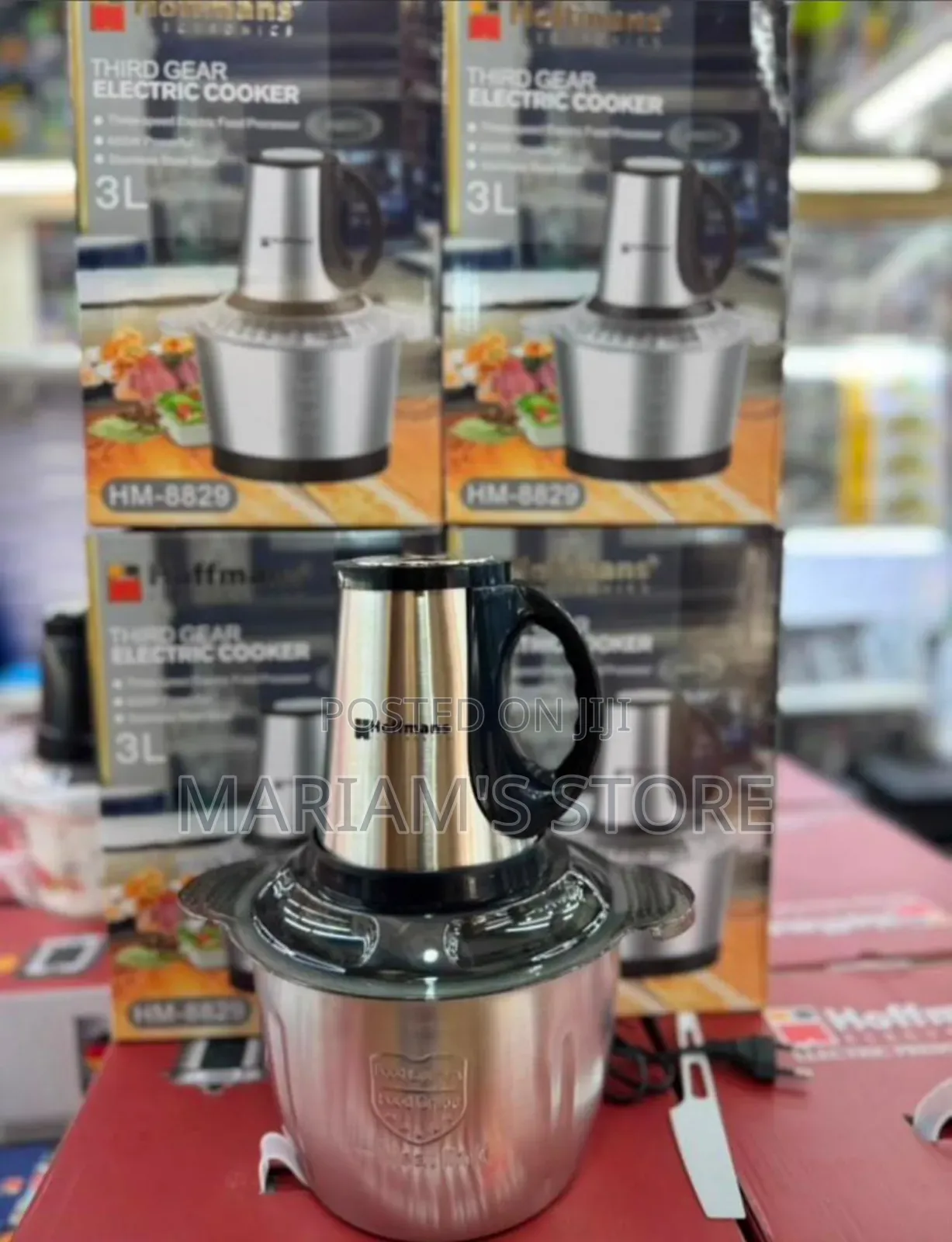 Electric Food Processor With a Stainless Bowl and Blades for Chopping