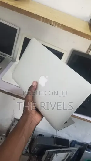 Laptop Apple MacBook Air 4GB Intel Core i5 SSD 128GB