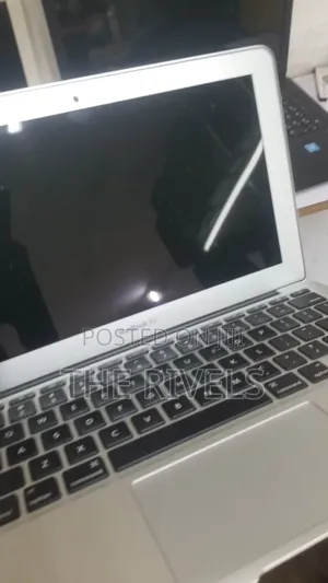 Laptop Apple MacBook Air 4GB Intel Core i5 SSD 128GB