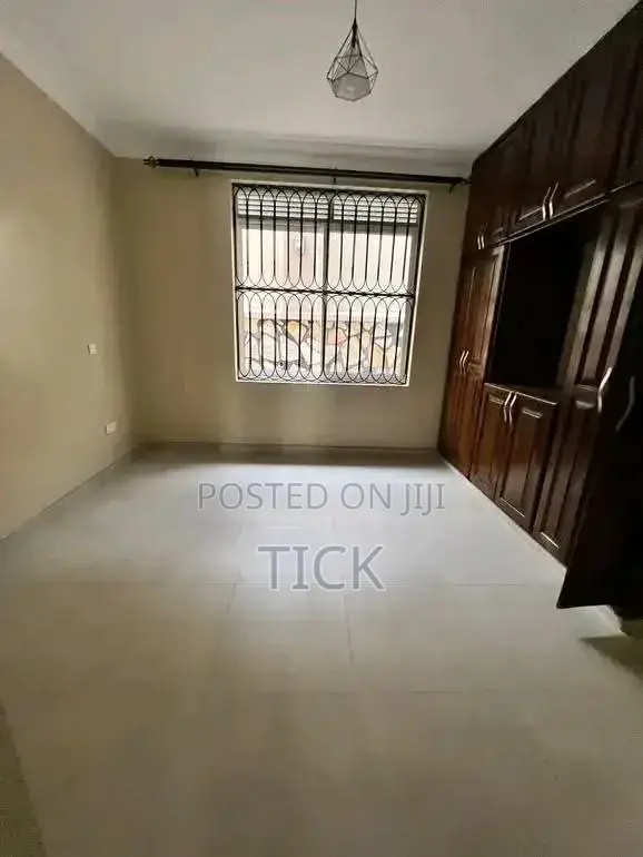 3bdrm Apartment in Mbuya, Central Division for rent