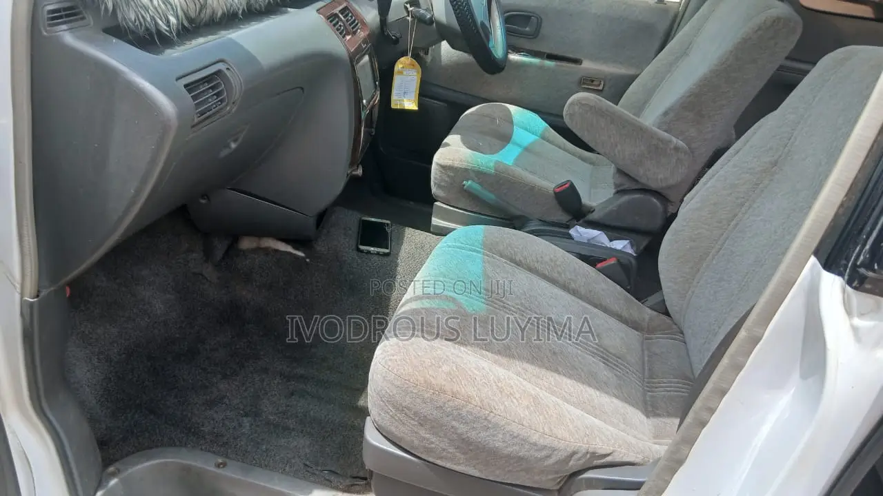 Toyota Noah 2.0 FWD (8 Seater) 2001 White