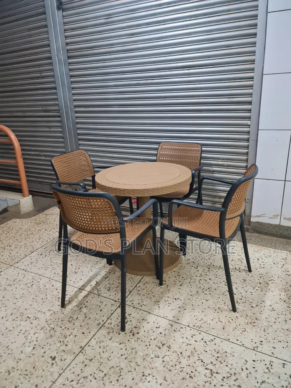 Xtrem Bar/Restaurant/Hotels Plastic Table and Chairs
