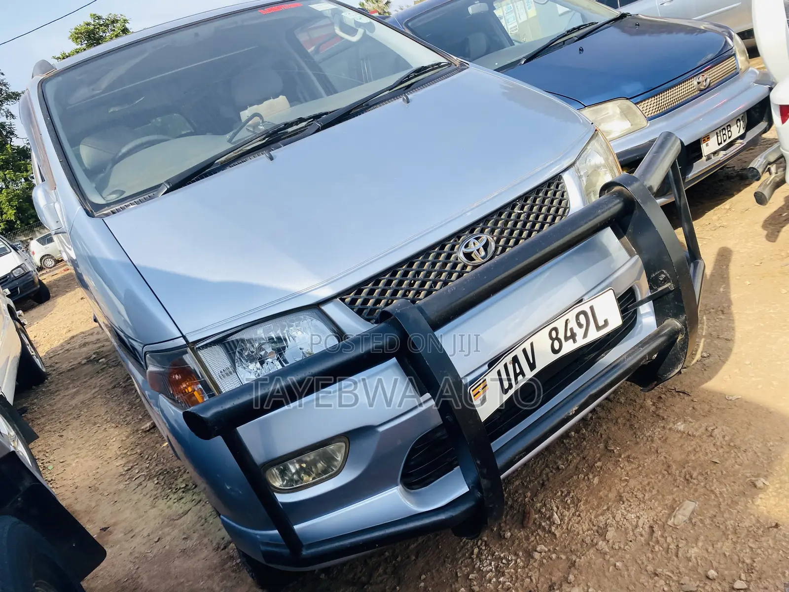 Toyota Regius 1999 Blue