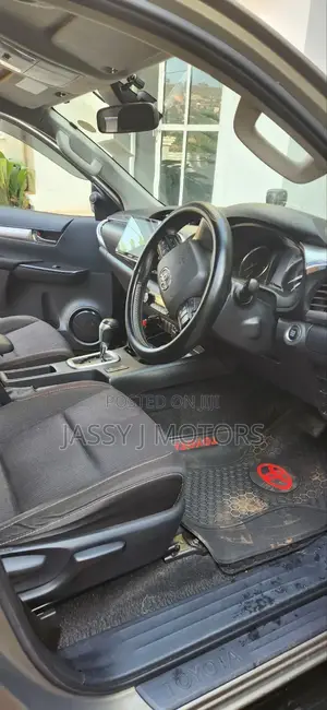 Toyota Hilux 2020 Green