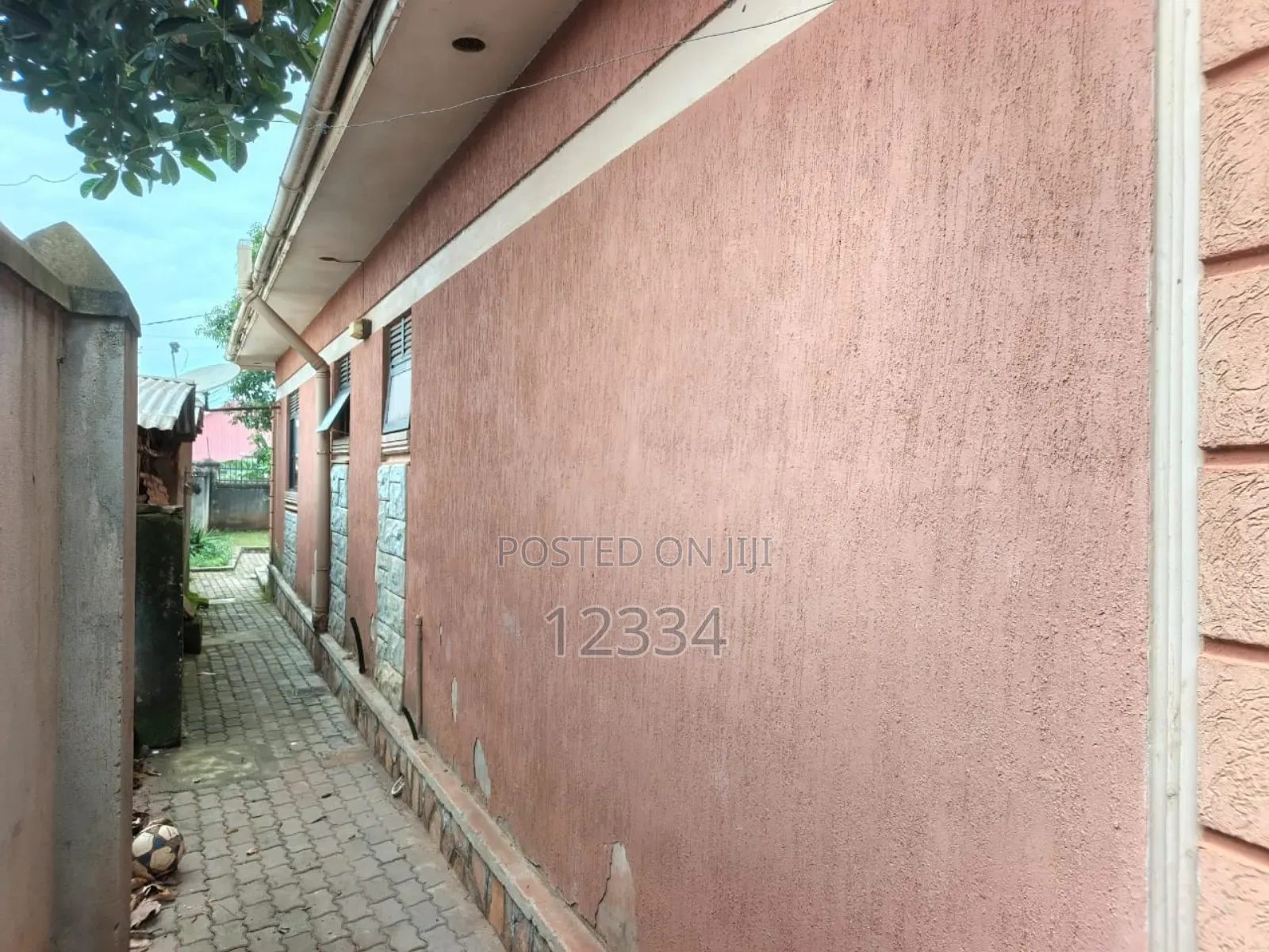 Furnished 7bdrm Bungalow in Makindye for sale