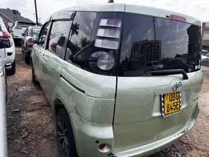 Toyota Sienta 2005 Green