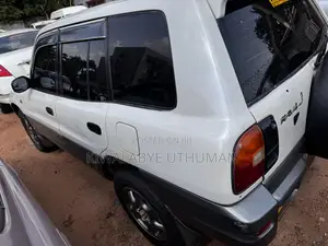 Toyota RAV4 1999 Silver