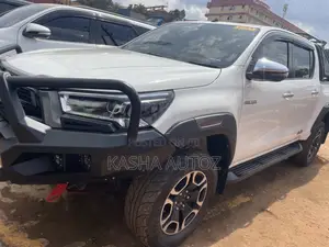 Toyota Hilux 2020 White
