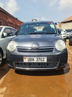 Toyota Sienta 2010 White
