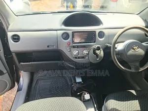Toyota Sienta 2010 White