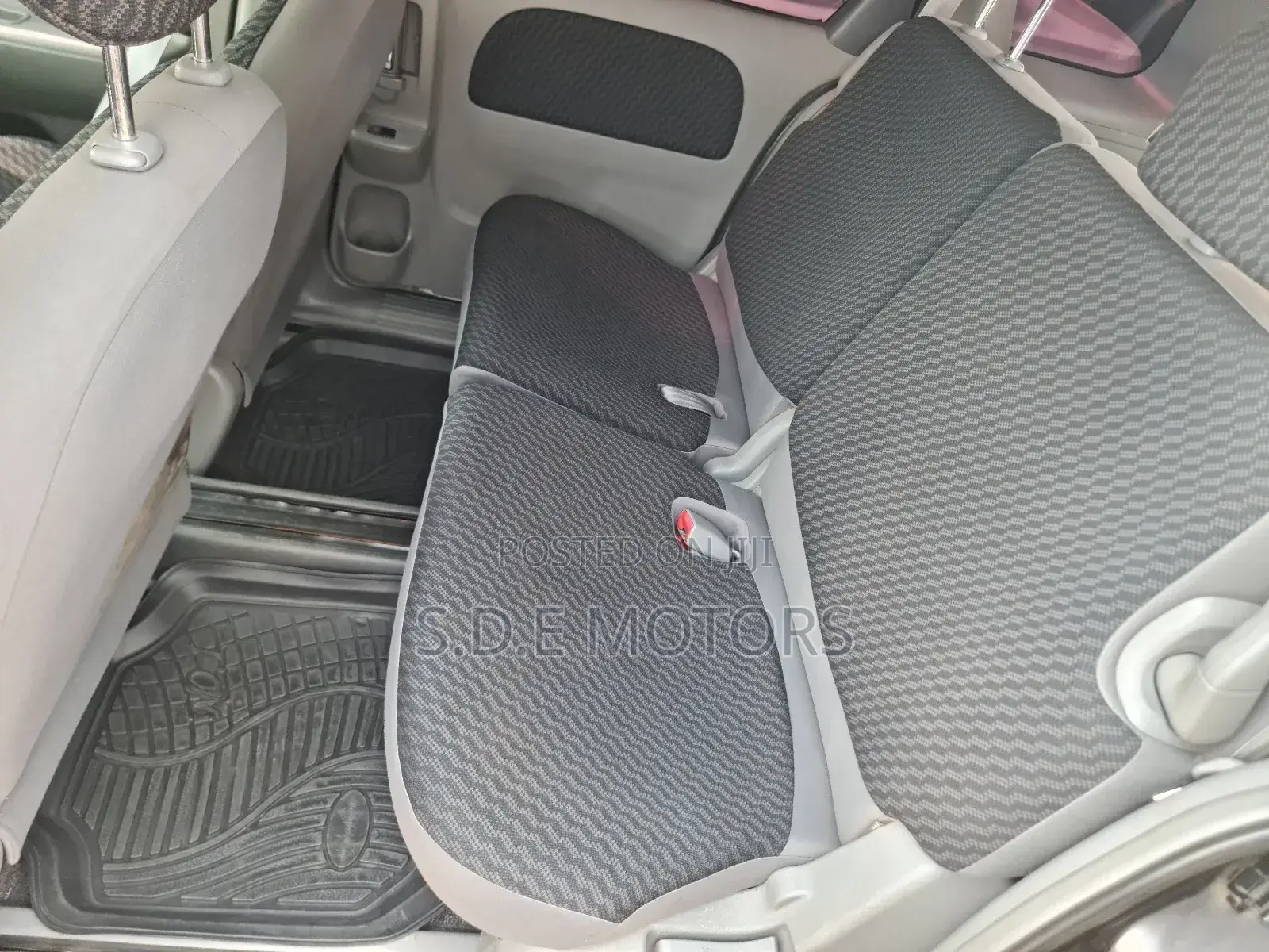 Toyota Sienta 2010 White