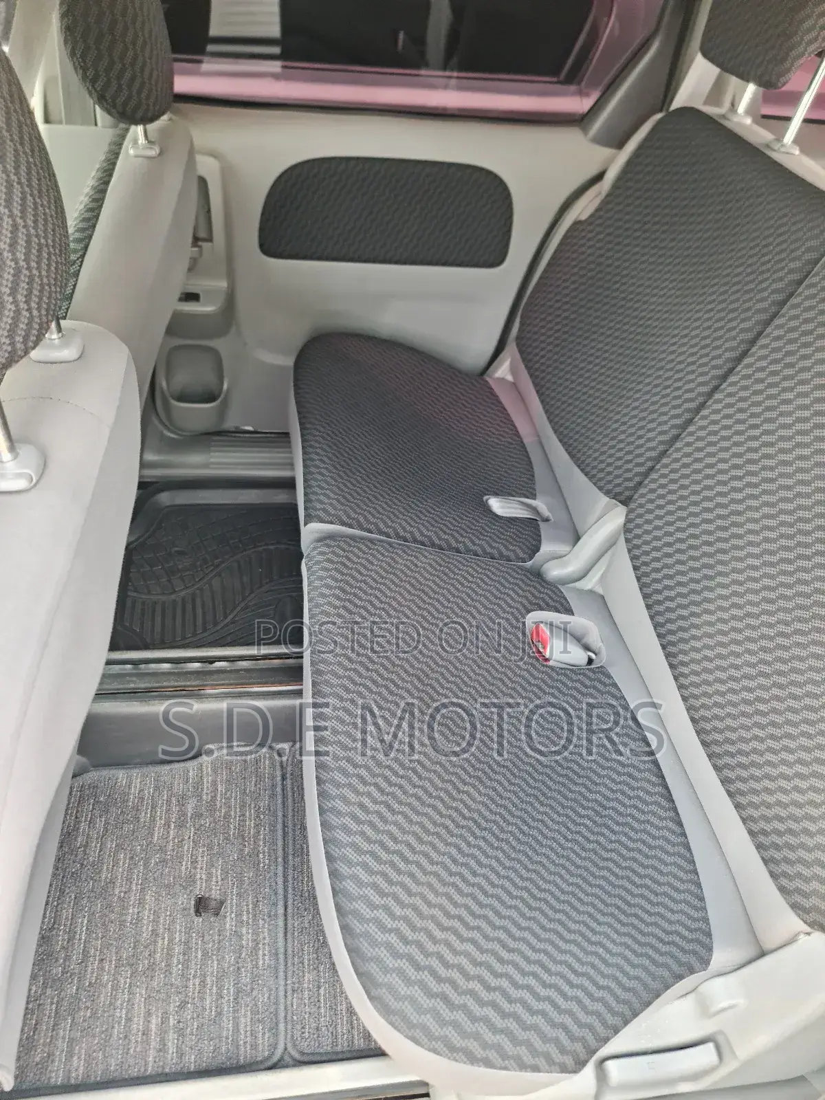 Toyota Sienta 2010 White