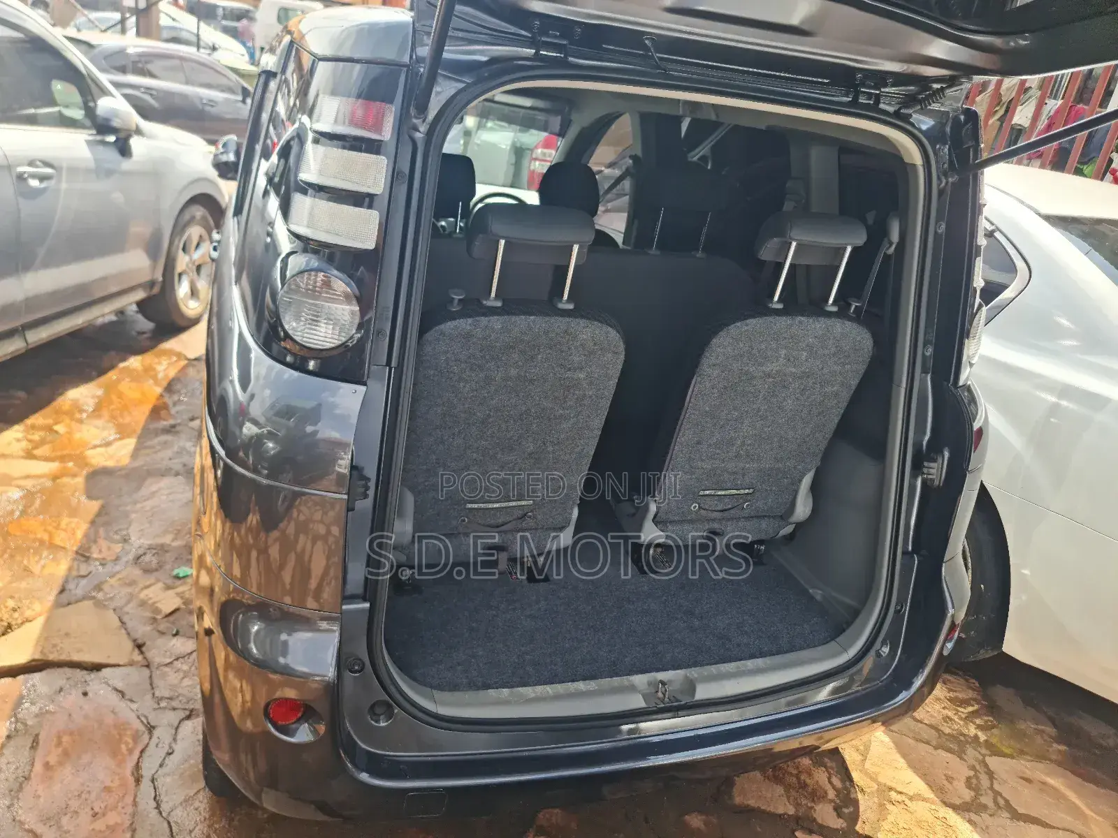 Toyota Sienta 2010 White