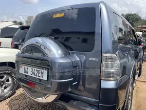 Mitsubishi Pajero 2010 Gray