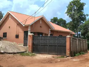 3bdrm Duplex in Seeta-Namuganga for sale