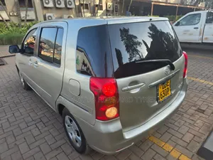 Toyota Raum 1.5 AWD 2006 Silver