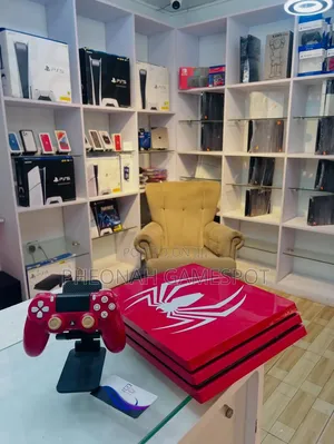 Limited Ps4 Pro Spider-Man Chipped Console + 35 Games 2 Pads