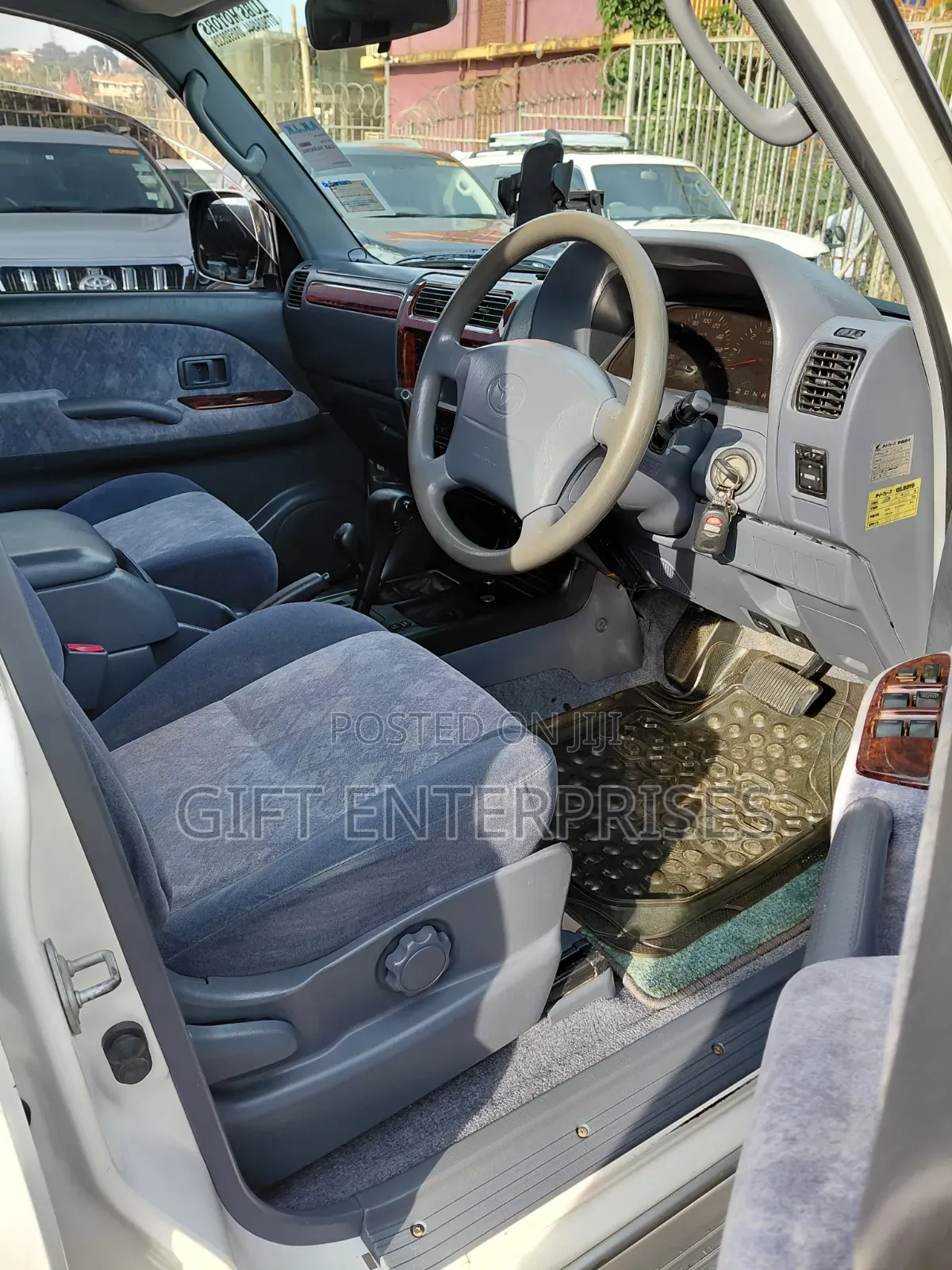 Toyota Land Cruiser Prado 2001 White