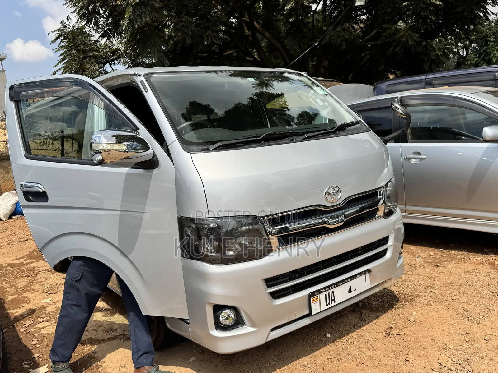 Toyota HiAce 2012 Silver