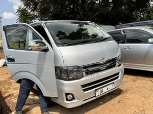 Toyota HiAce 2012 Silver