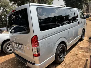 Toyota HiAce 2012 Silver