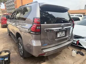 Toyota Land Cruiser Prado 2017 Gray