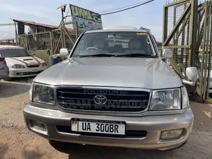 Toyota Land Cruiser 2005 Silver