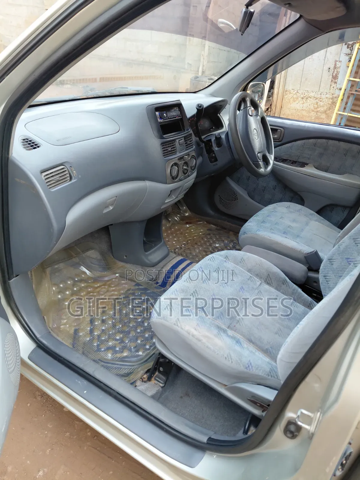 Toyota Raum 2001 Gray