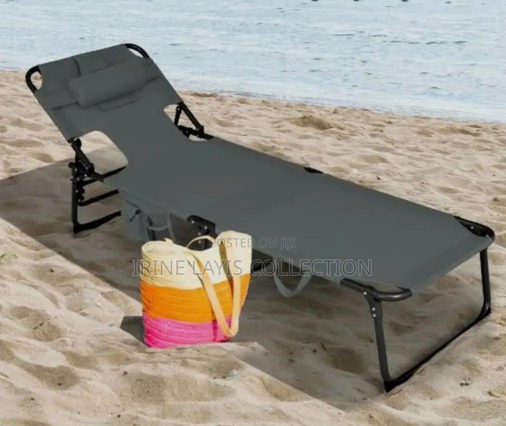 Folding Outdoor/Beach Lounge Chair.