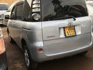 Toyota Sienta 2008 Silver