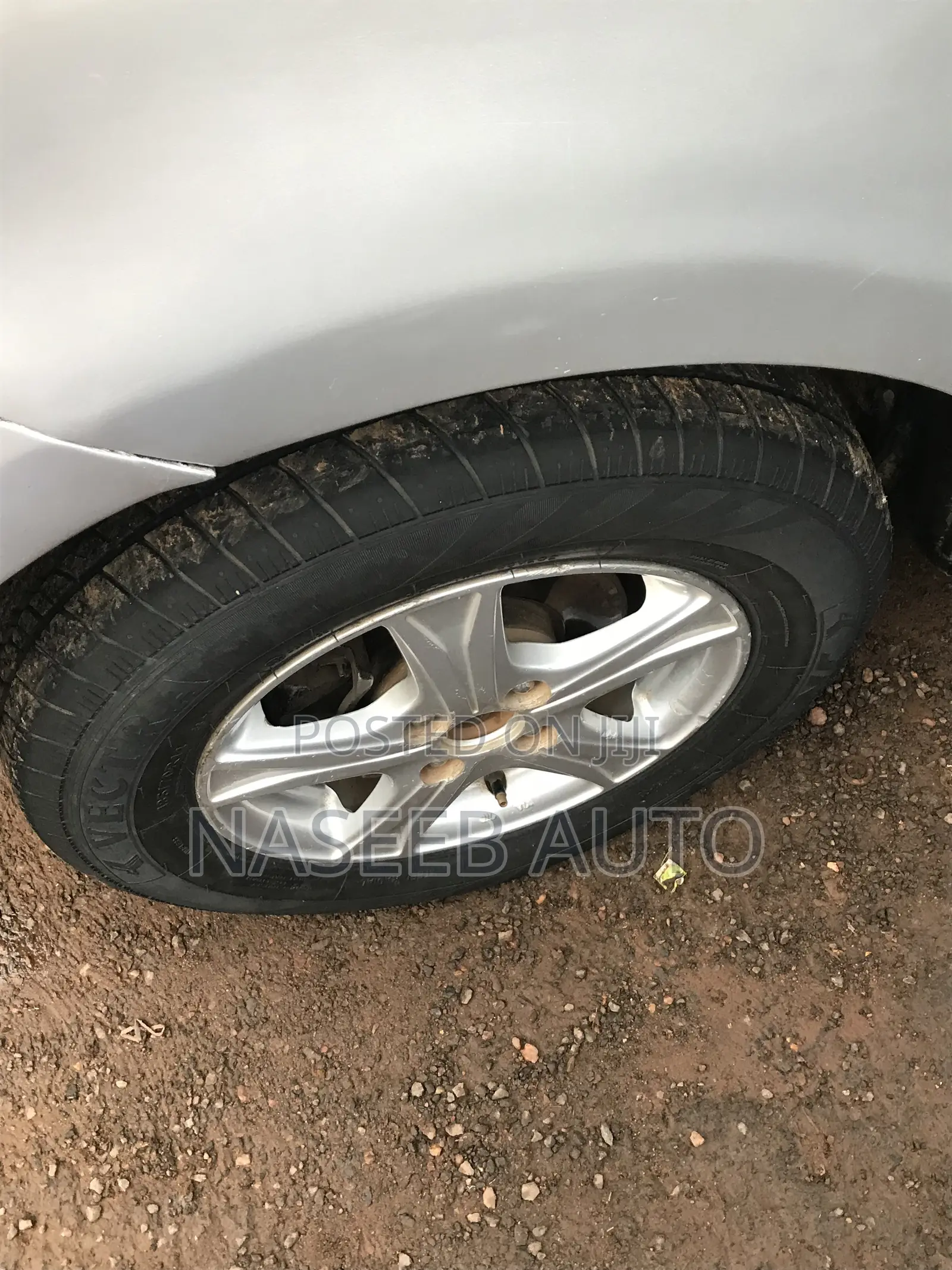 Toyota Sienta 2008 Silver