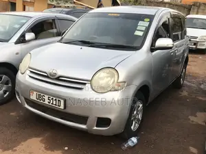 Toyota Sienta 2008 Silver
