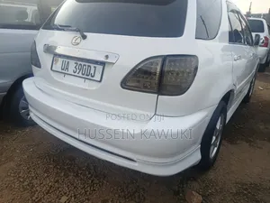 Toyota Harrier 1999 White