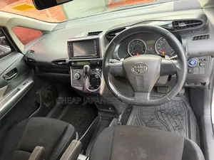 Toyota Wish 2011 Silver