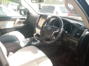 Toyota Land Cruiser 2010 Black
