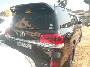 Toyota Land Cruiser 2010 Black