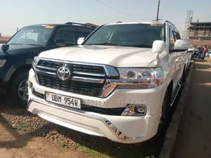 Toyota Land Cruiser 2010 White