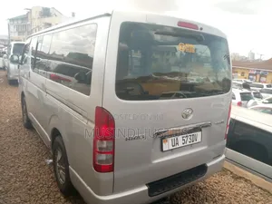 Toyota HiAce 2010 Silver