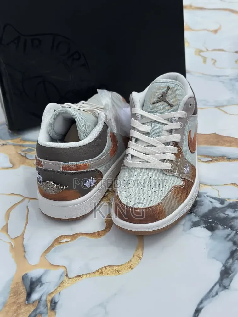 Nike Air Jordan 1 Low Se "Multi-Color Sail Light Bone" Sneakers,