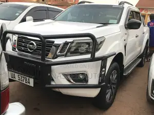 Nissan Navara 2013 White