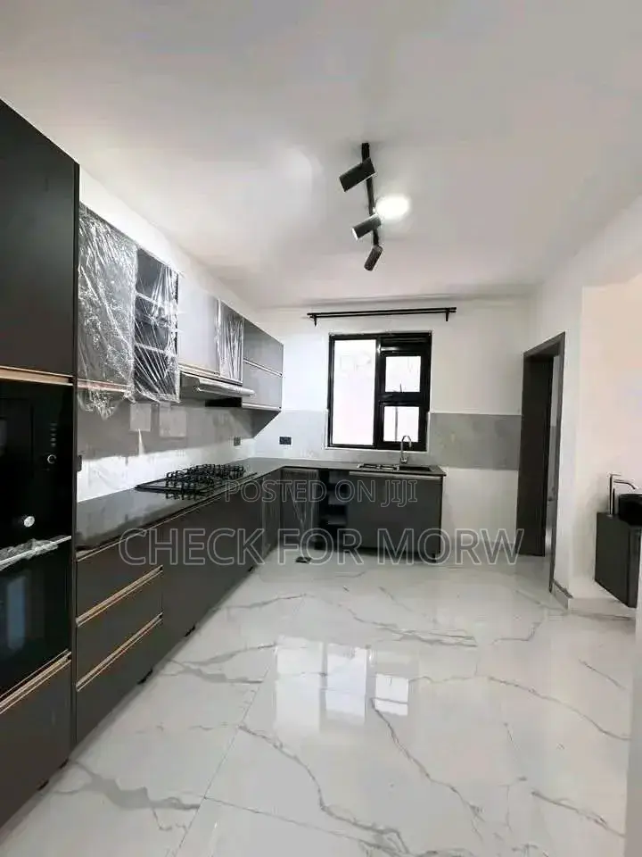 5bdrm Duplex in Muyenga, Central Division for rent